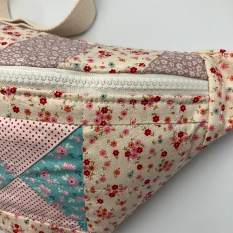 sac-banane-patch-rose-1.1